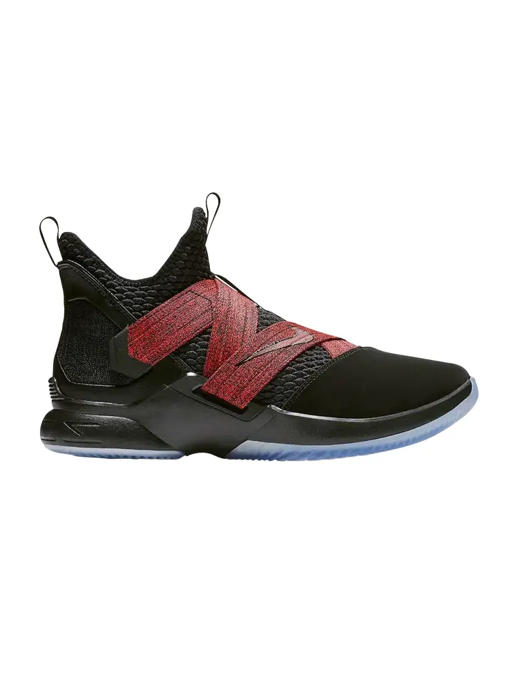 Кроссовки Nike LeBron Soldier 12 'Bred' — изображение 1 из 1, красный