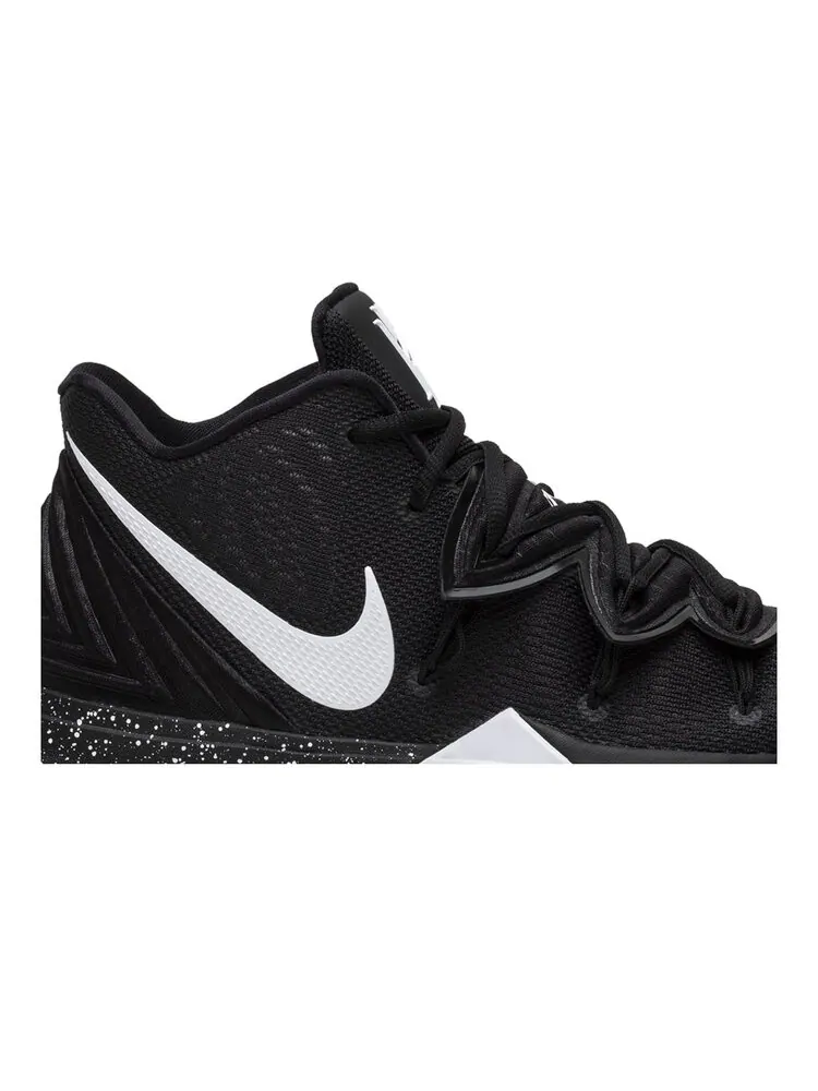Кроссовки Nike Kyrie 5 'Black Magic' — изображение 2 из 4, черный