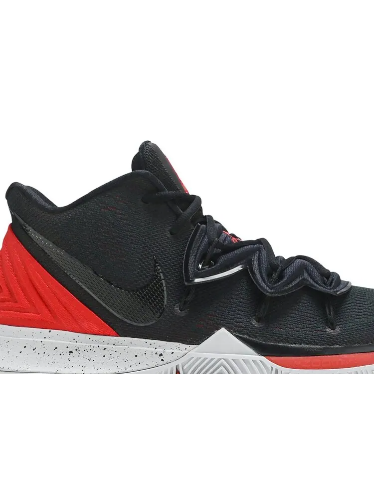 Кроссовки Nike Kyrie 5 EP 'Bred' — изображение 2 из 4, черный