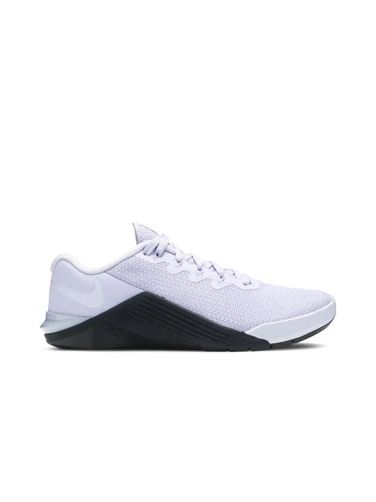 Кроссовки Wmns Metcon 5 'Lavender Mist' — изображение 1 из 8, светло-фиолетовый