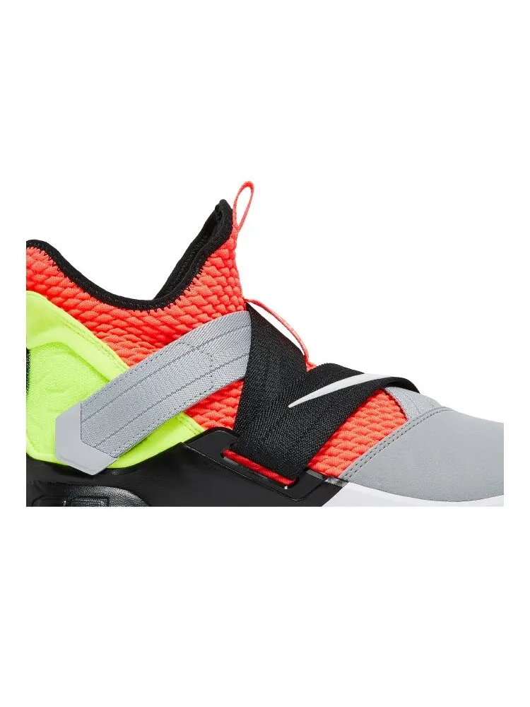 Кроссовки Nike LeBron Soldier 12 'Hot Lava' — изображение 2 из 4, красный