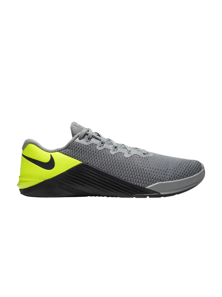 Кроссовки Metcon 5 'Particle Grey Volt' — изображение 1 из 1, серый
