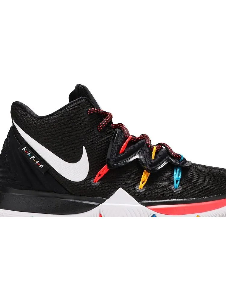 Кроссовки Nike Kyrie 5 GS 'Friends' — изображение 2 из 8, черный