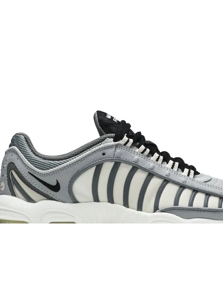 Кроссовки Nike Air Max Tailwind 4 'Cool Grey' — изображение 2 из 4, серый