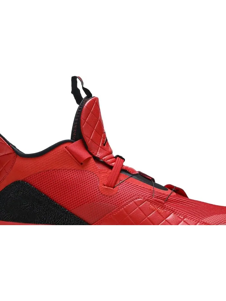 Кроссовки Air Jordan 33 University Red — изображение 2 из 8, красный