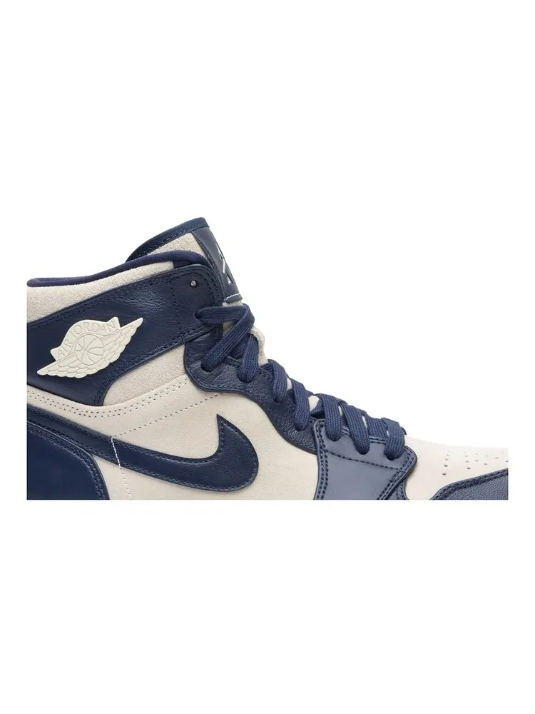 Кроссовки Air Jordan Wmns Air Jordan 1 High 'Navy Cream' — изображение 2 из 4, синий