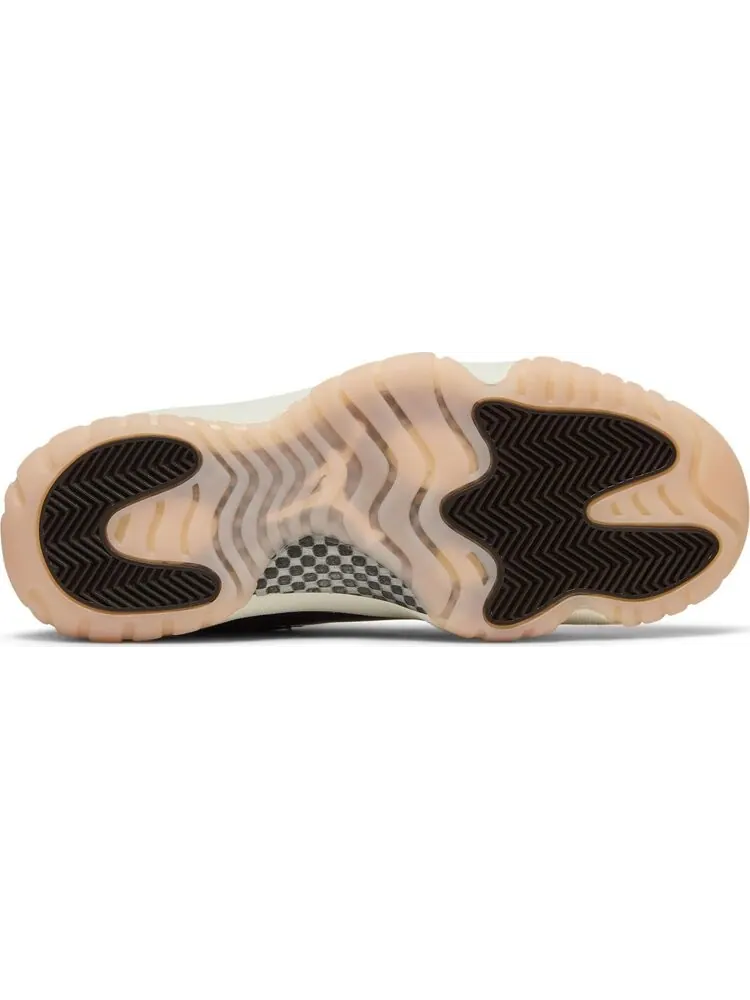 Кроссовки Wmns Air Jordan 11 Retro 'Neapolitan' — изображение 4 из 4, коричневый