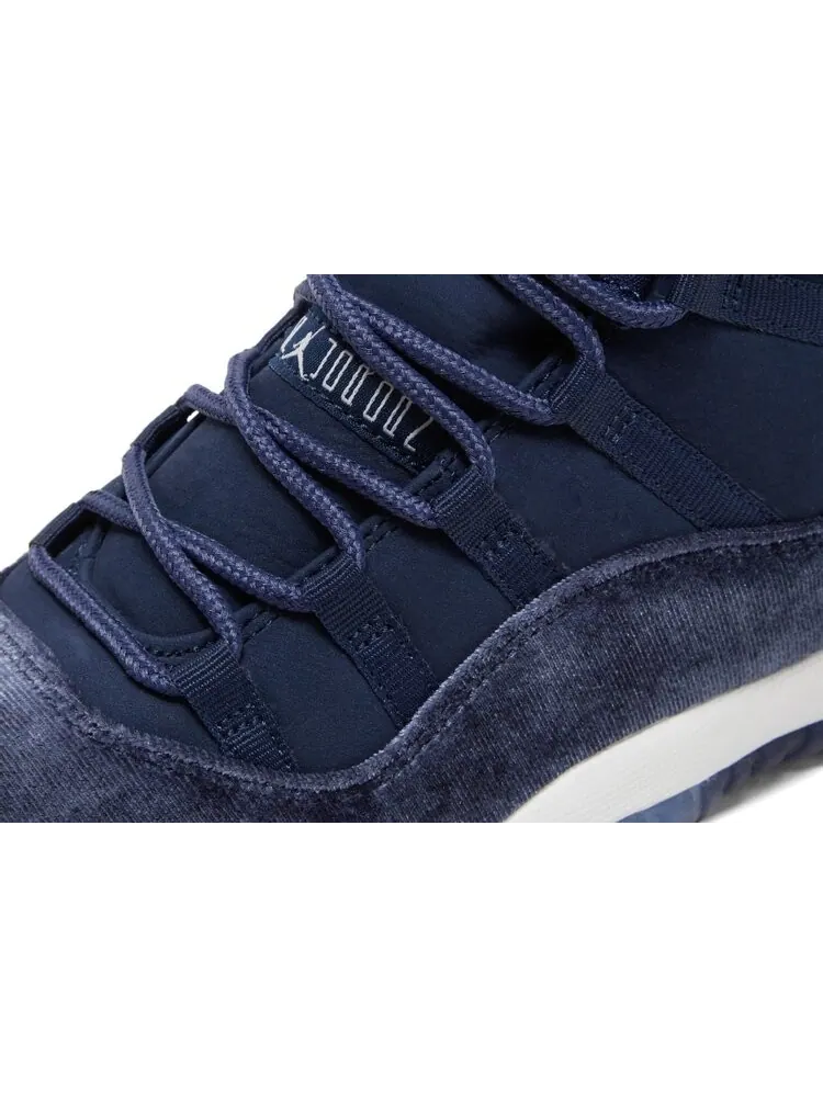 Кроссовки Wmns Air Jordan 11 Retro Midnight Navy Velvet — изображение 9 из 10, синий