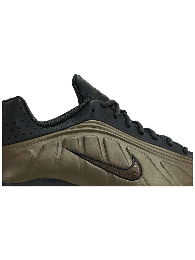 Кроссовки Nike Wmns Shox R4 'Off Noir Ironstone' — изображение 2 из 8, коричневый