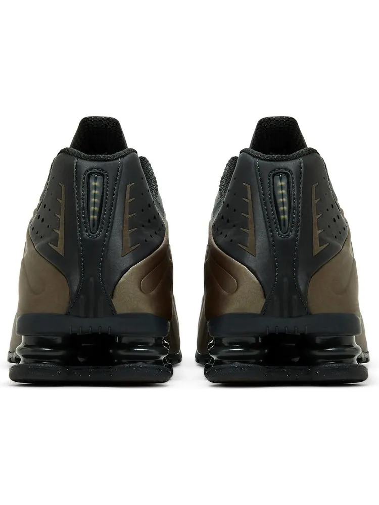 Кроссовки Nike Wmns Shox R4 'Off Noir Ironstone' — изображение 6 из 8, коричневый
