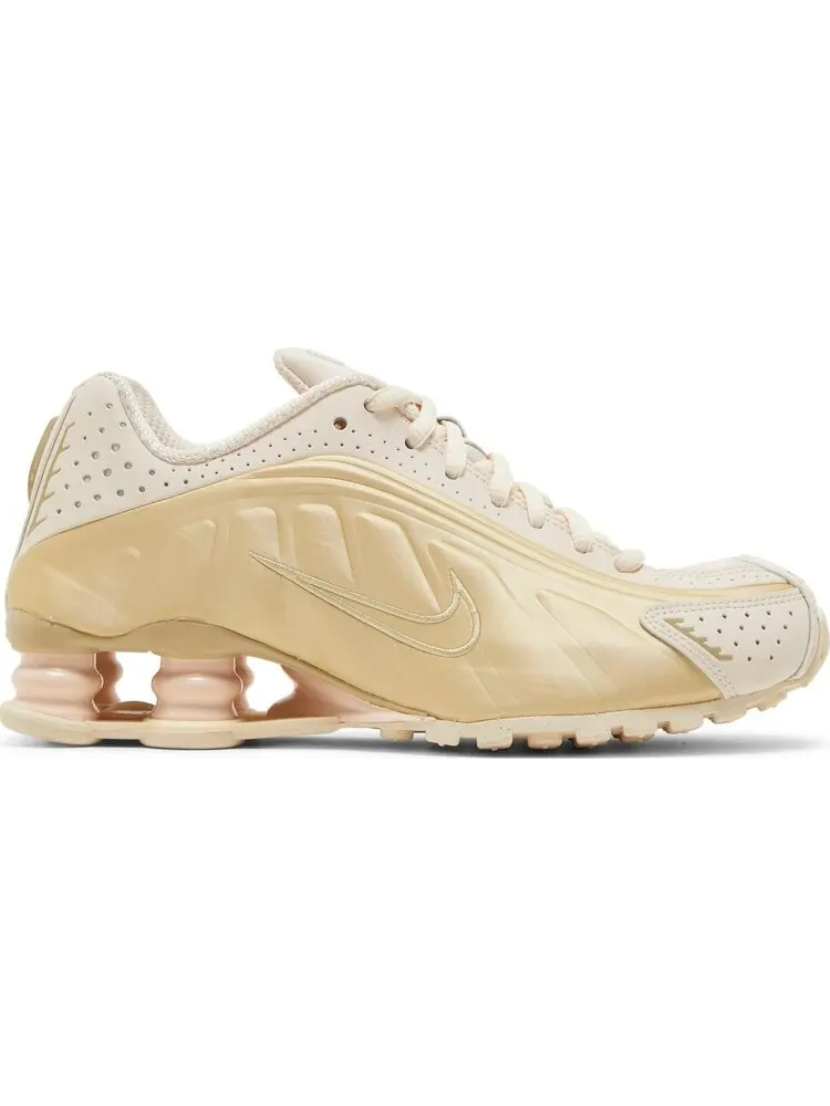Кроссовки Nike Wmns Shox R4 'Guava Gold' — изображение 1 из 8, золото