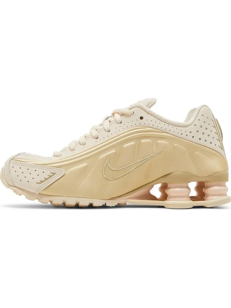 Кроссовки Nike Wmns Shox R4 'Guava Gold' — изображение 3 из 8, золото