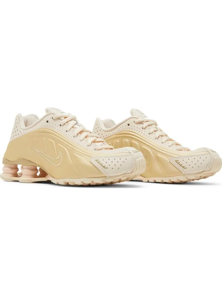 Кроссовки Nike Wmns Shox R4 'Guava Gold' — изображение 8 из 8, золото