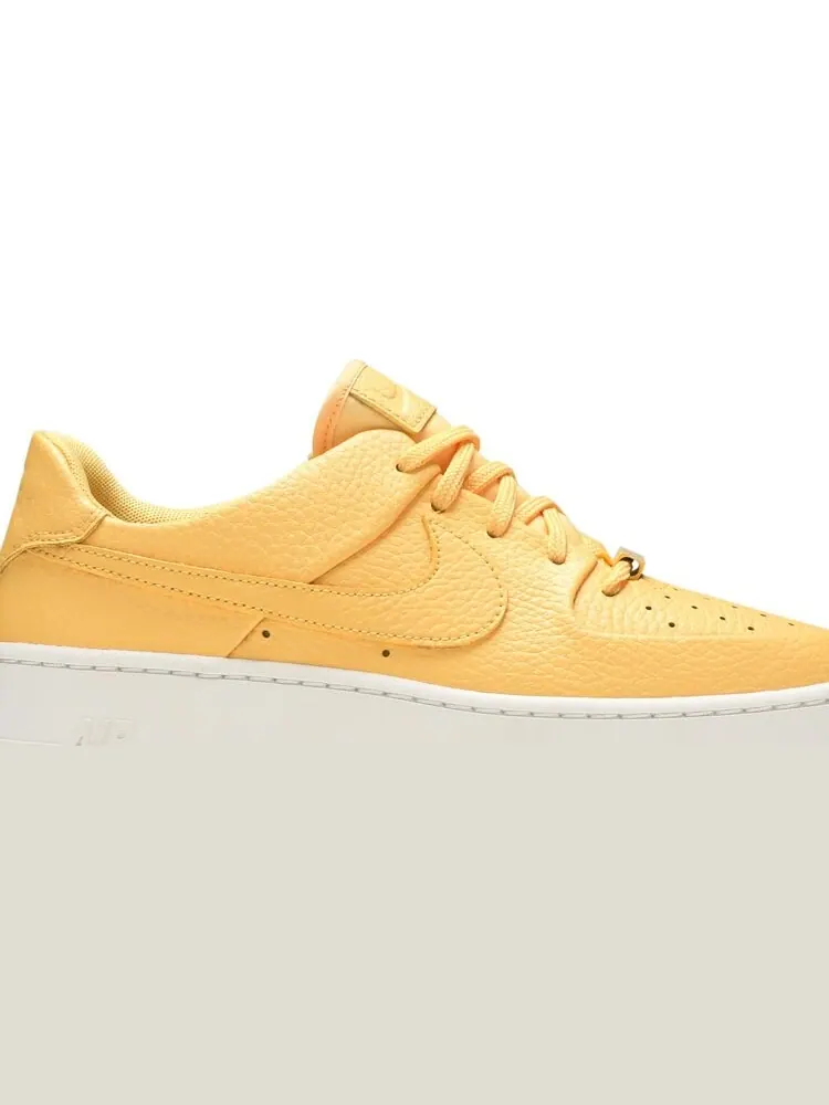 Кроссовки Nike Wmns Air Force 1 Sage Low 'Topaz Gold' — изображение 2 из 8, золото
