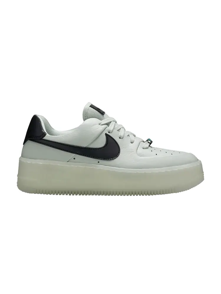 Кроссовки Nike Wmns Air Force 1 Sage Low LX 'Spruce Aura' — изображение 1 из 9, белый