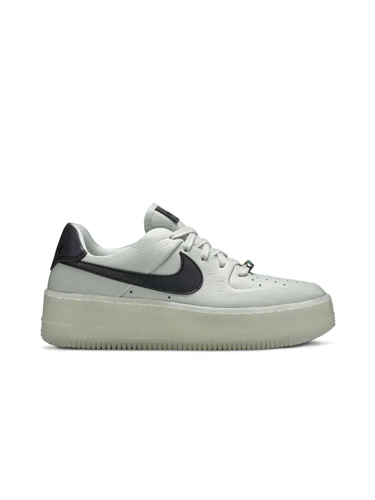 Кроссовки Nike Wmns Air Force 1 Sage Low LX 'Spruce Aura' — изображение 2 из 9, белый