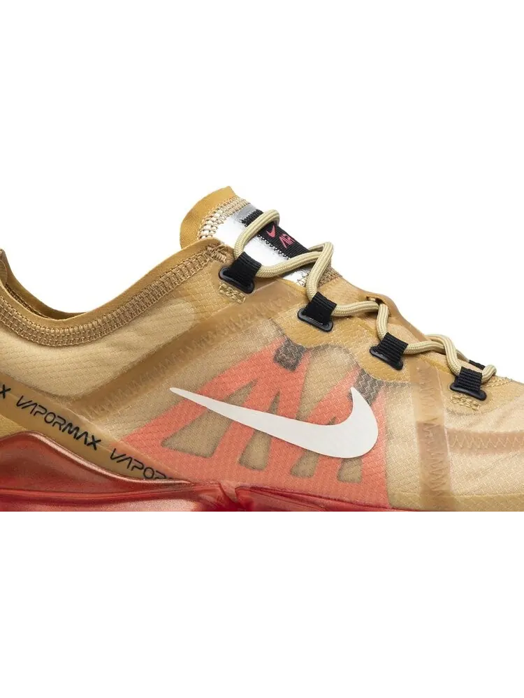 Кроссовки Nike Air VaporMax 2019 'Crimson Gold' — изображение 2 из 8, золото