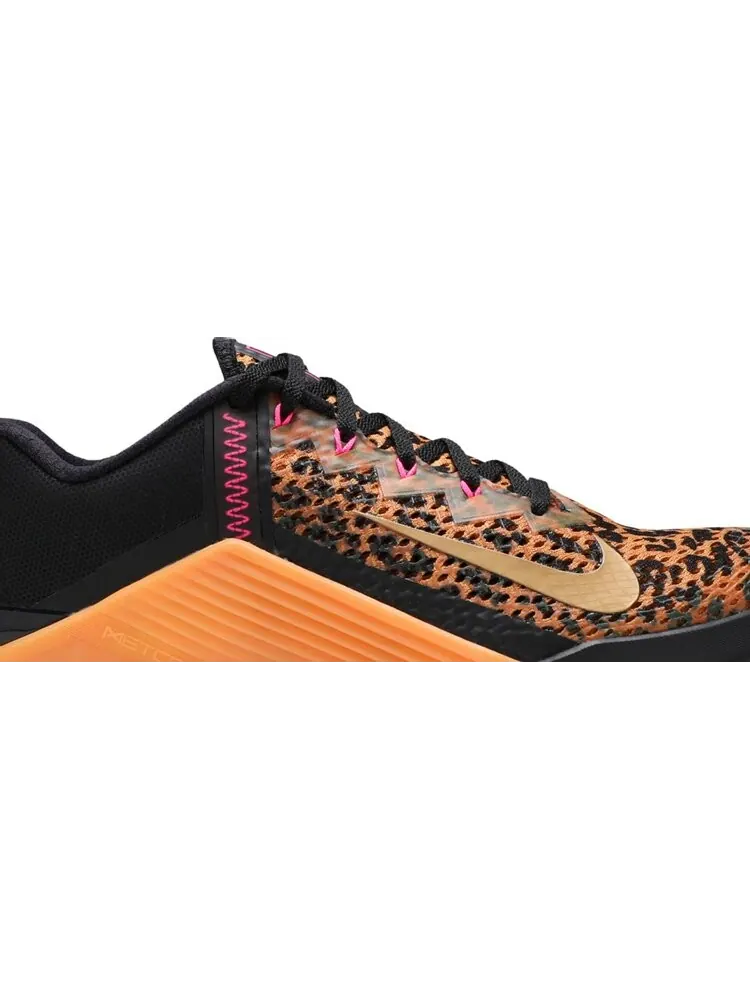 Кроссовки Nike Wmns Metcon 6 'Cheetah Print' — изображение 2 из 8, коричневый