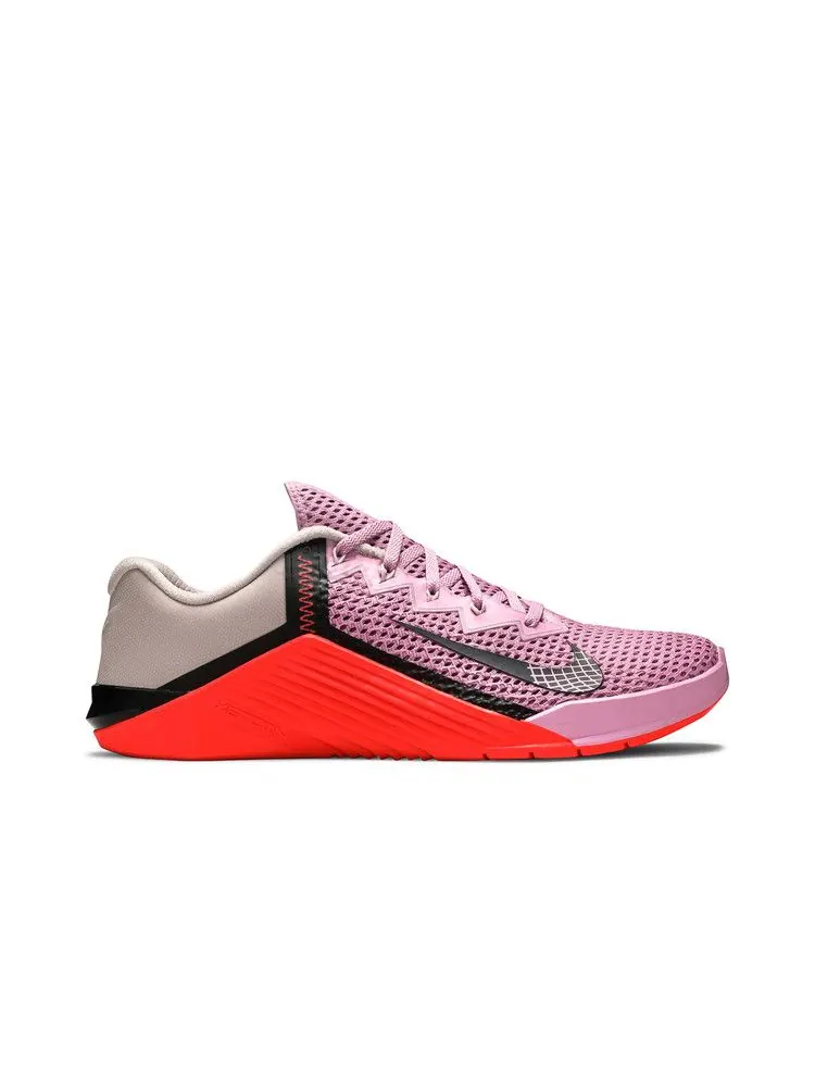 Кроссовки Nike Wmns Metcon 6 'Beyond Pink Flash Crimson' — изображение 2 из 9