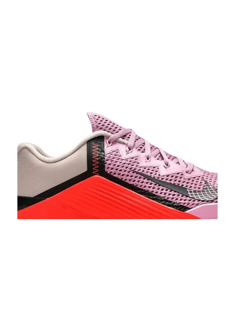 Кроссовки Nike Wmns Metcon 6 'Beyond Pink Flash Crimson' — изображение 3 из 9