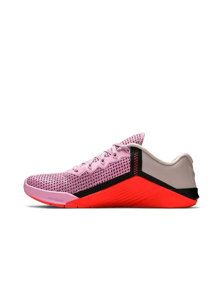Кроссовки Nike Wmns Metcon 6 'Beyond Pink Flash Crimson' — изображение 4 из 9