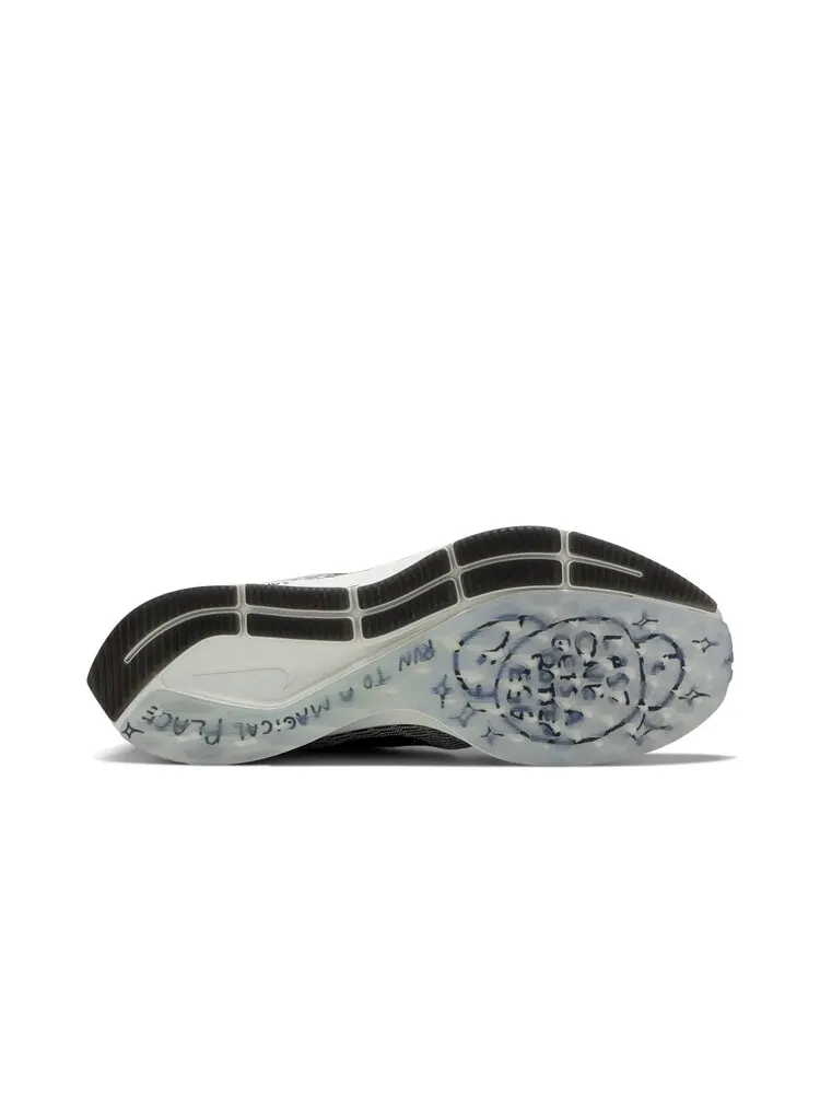 Кроссовки Nike Nathan Bell x Air Zoom Pegasus 35 'Childhood' — изображение 4 из 4, белый