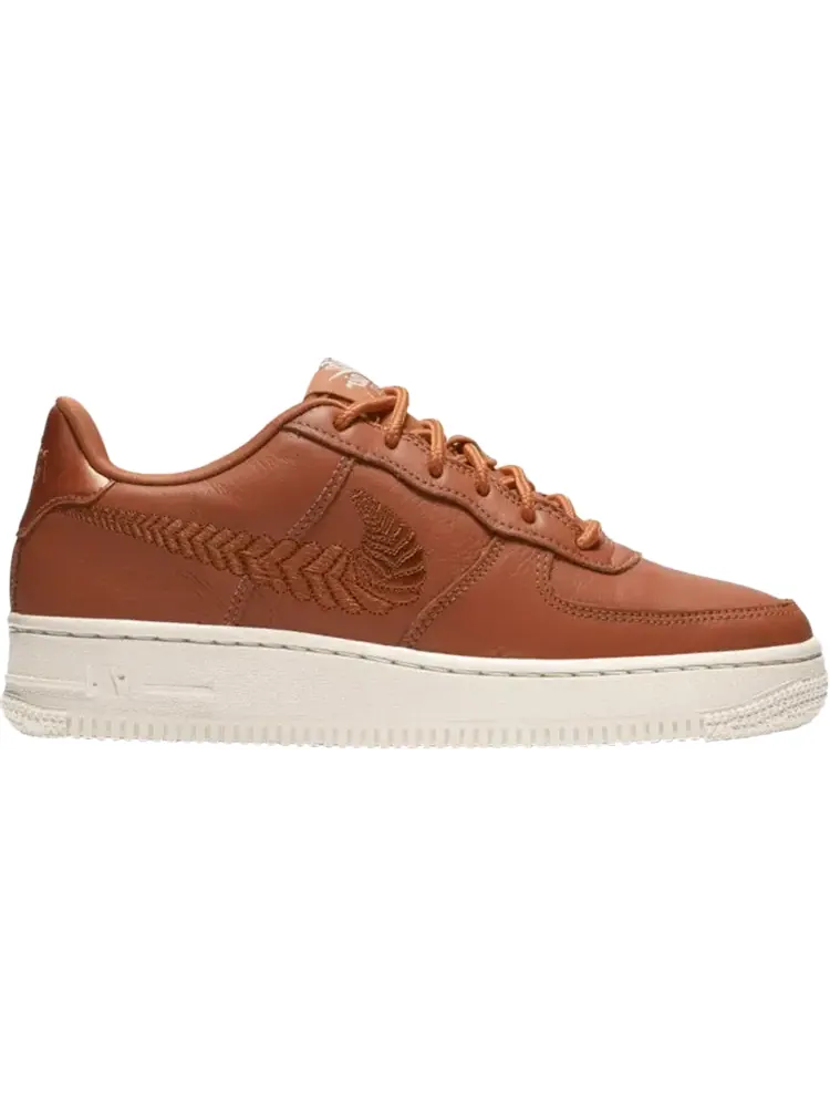 Кроссовки Nike Air Force 1 Low GS Premium 'Embroidered Swoosh' — изображение 1 из 1, загар