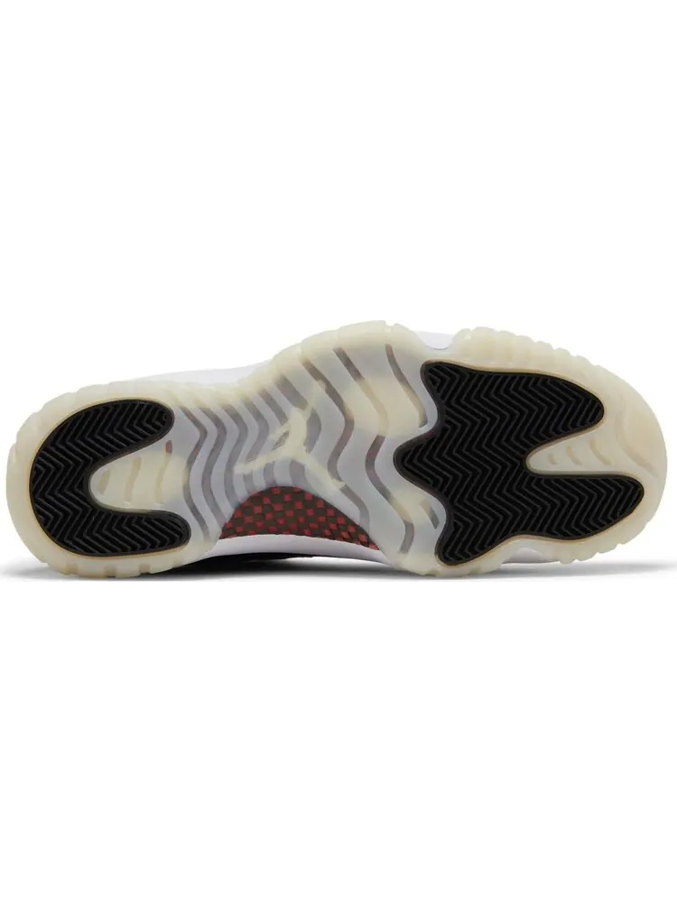 Кроссовки Air Jordan 11 Retro Low 72-10 — изображение 4 из 10, черный