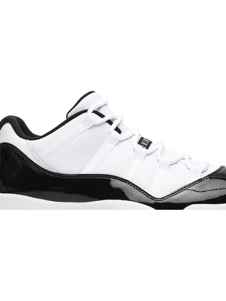 Кроссовки Air Jordan 11 Retro Low Concord-Bred — изображение 2 из 8, белый