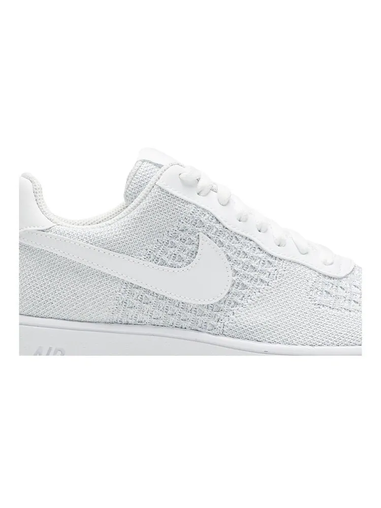 Кроссовки Nike Air Force 1 Flyknit Low 'Pure Platinum' — изображение 2 из 4, белый