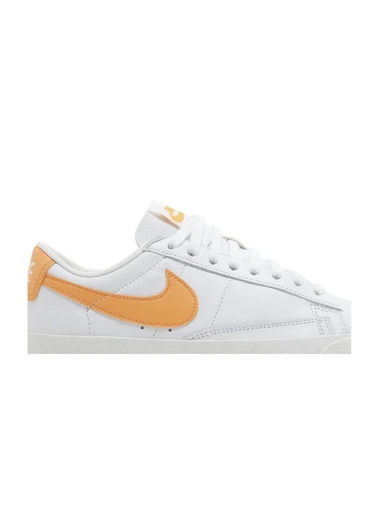 Кроссовки Nike Wmns Blazer Low LE 'White Fuel Orange' — изображение 3 из 9, белый/оранжевый/белый