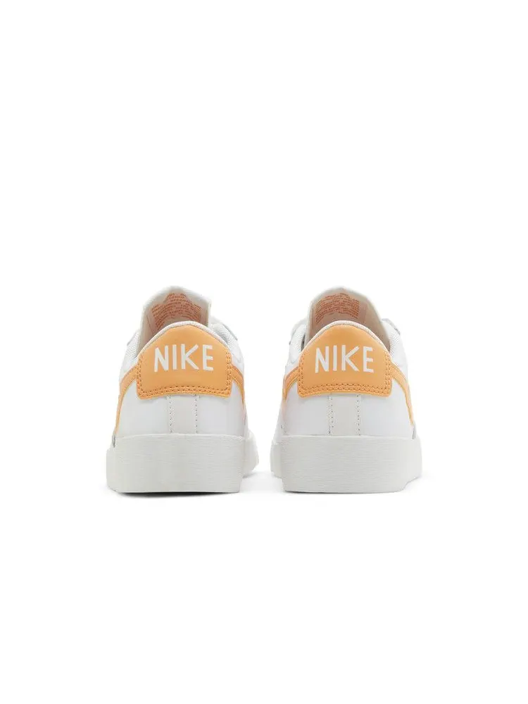 Кроссовки Nike Wmns Blazer Low LE 'White Fuel Orange' — изображение 7 из 9, белый/оранжевый/белый