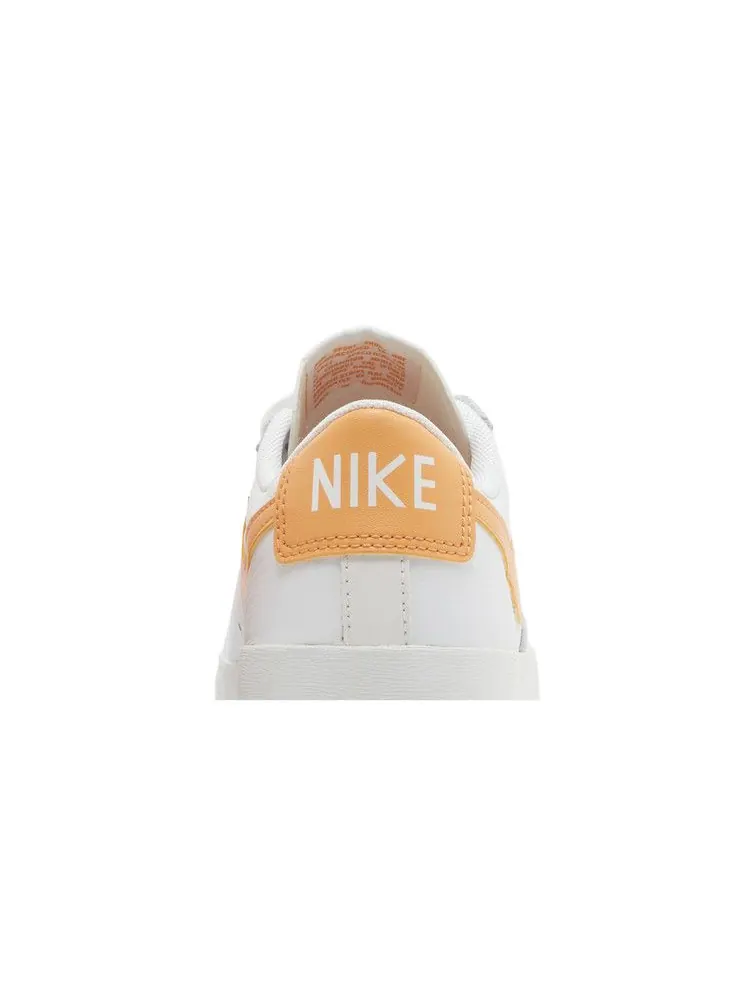 Кроссовки Nike Wmns Blazer Low LE 'White Fuel Orange' — изображение 8 из 9, белый/оранжевый/белый