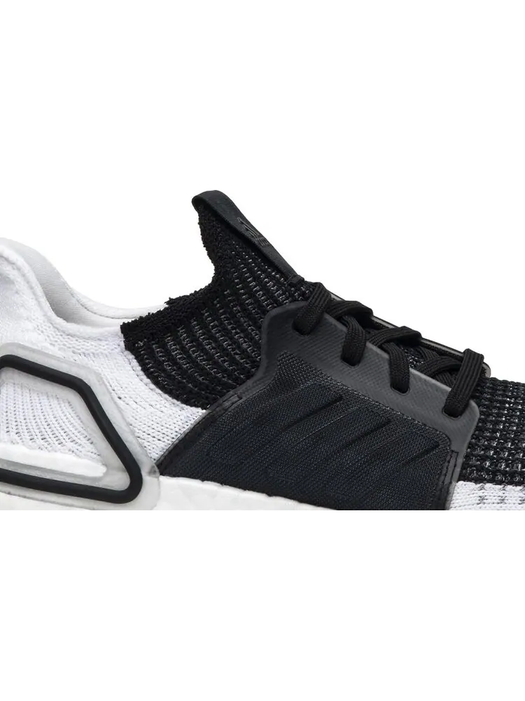 Кроссовки Adidas UltraBoost 19 'Oreo' — изображение 2 из 8, черный