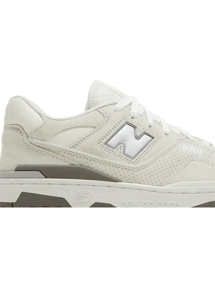 Кроссовки New Balance United Arrows x 550 'White' — изображение 2 из 8, серый