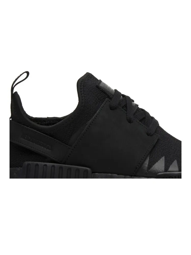 Кроссовки Adidas Neighborhood x NMD_R1 Primeknit 'Triple Black' — изображение 2 из 4, черный