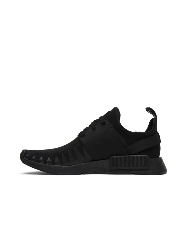 Кроссовки Adidas Neighborhood x NMD_R1 Primeknit 'Triple Black' — изображение 3 из 4, черный