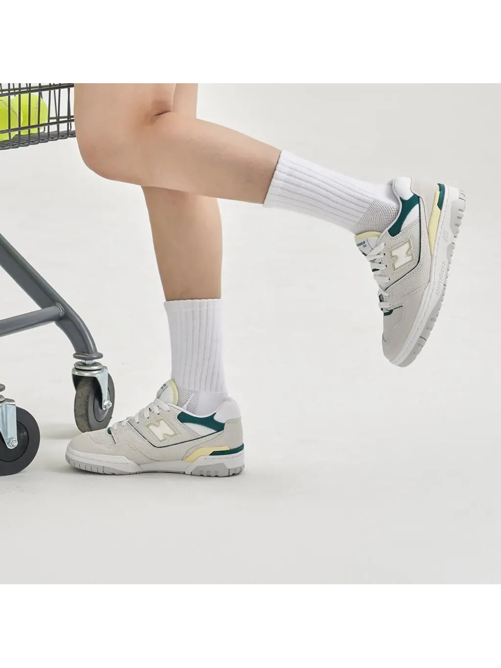 Кроссовки New Balance 550 'Белый' — изображение 2 из 9