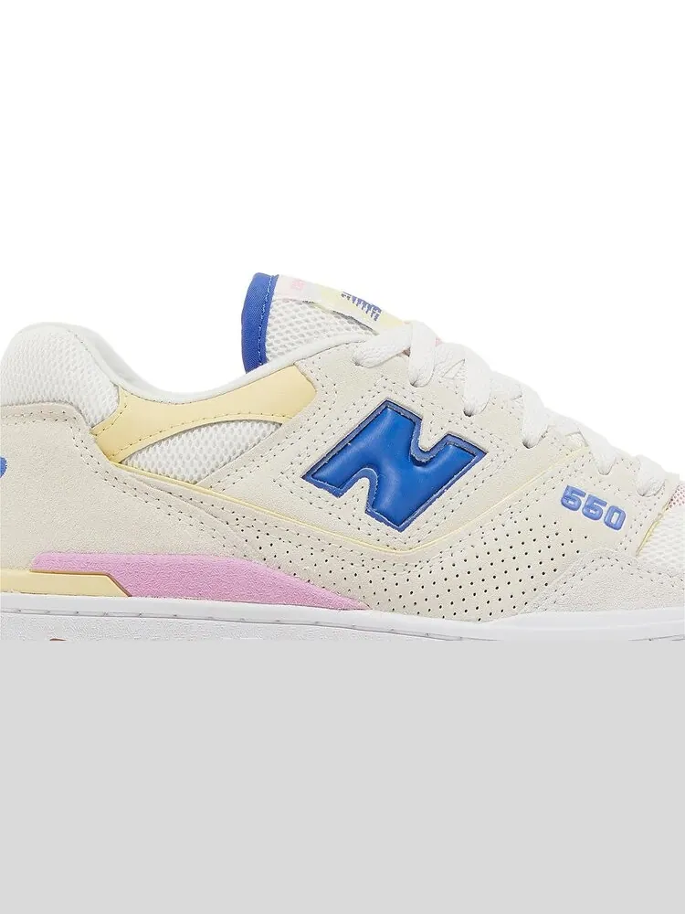 Кроссовки Wmns 550 'Sea Salt Marine Blue' — изображение 2 из 4, бежевый