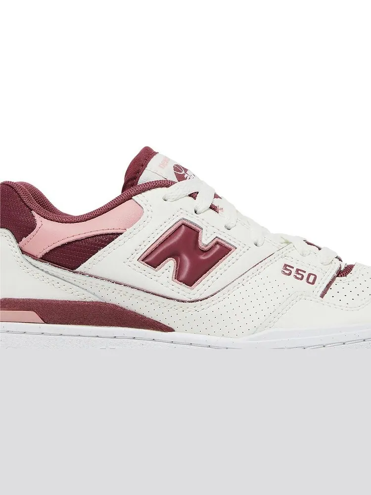 Кроссовки New Balance 550 'Washed Burgundy' — изображение 2 из 4, белый
