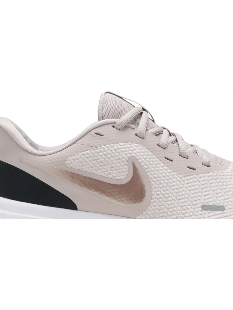 Кроссовки Nike Wmns Revolution 5 'Barely Rose' — изображение 2 из 8, розовый