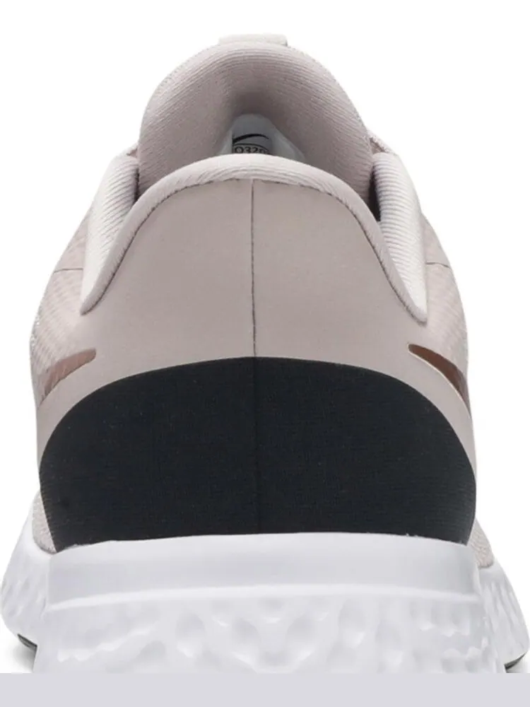 Кроссовки Nike Wmns Revolution 5 'Barely Rose' — изображение 7 из 8, розовый