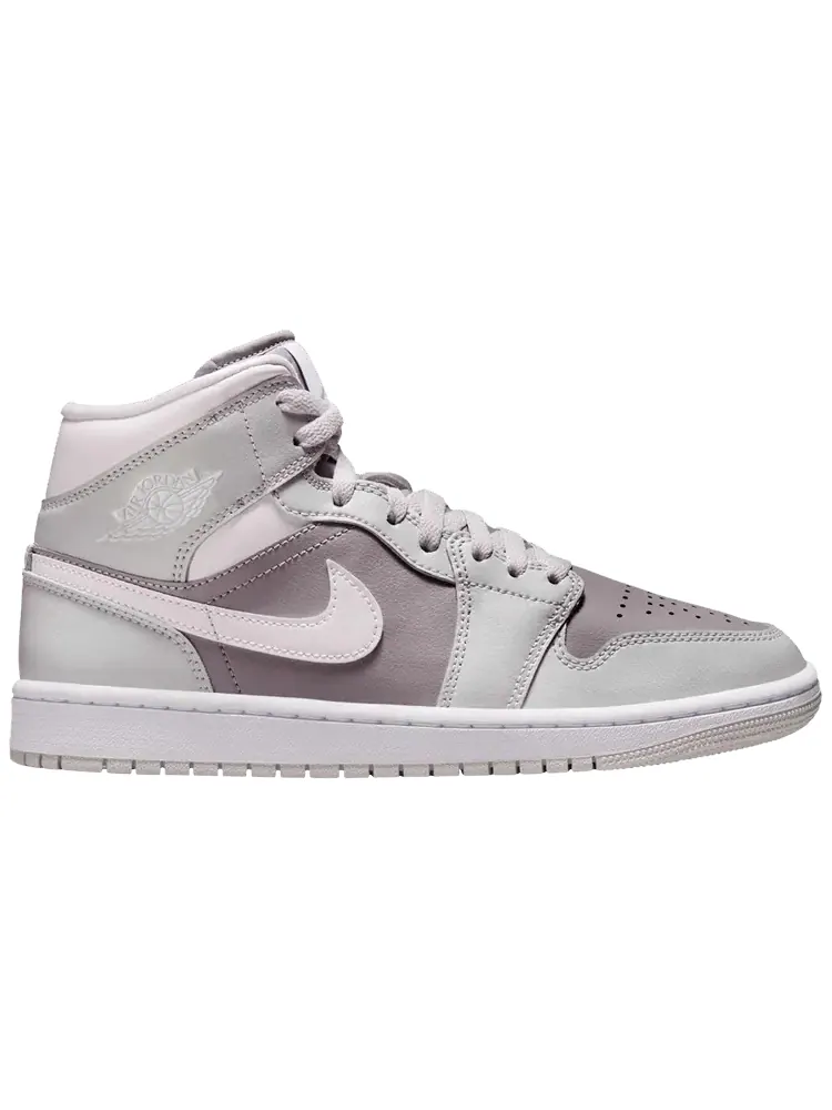 Кроссовки Air Jordan Wmns Air Jordan 1 Mid 'Photon Dust Atmosphere Grey' — изображение 1 из 1, серый