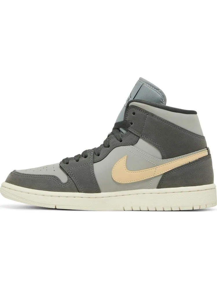 Кроссовки Wmns Air Jordan 1 Mid Iron Grey Onyx — изображение 3 из 8, серый