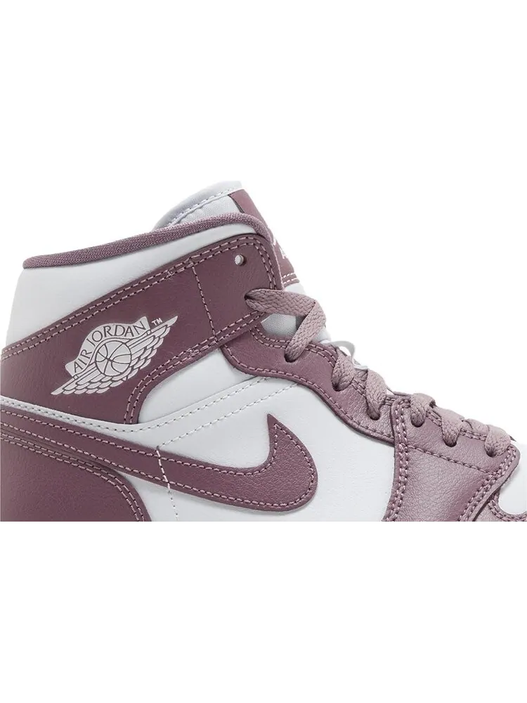 Кроссовки Wmns Air Jordan 1 Mid 'Sky J Mauve' — изображение 2 из 4, фиолетовый
