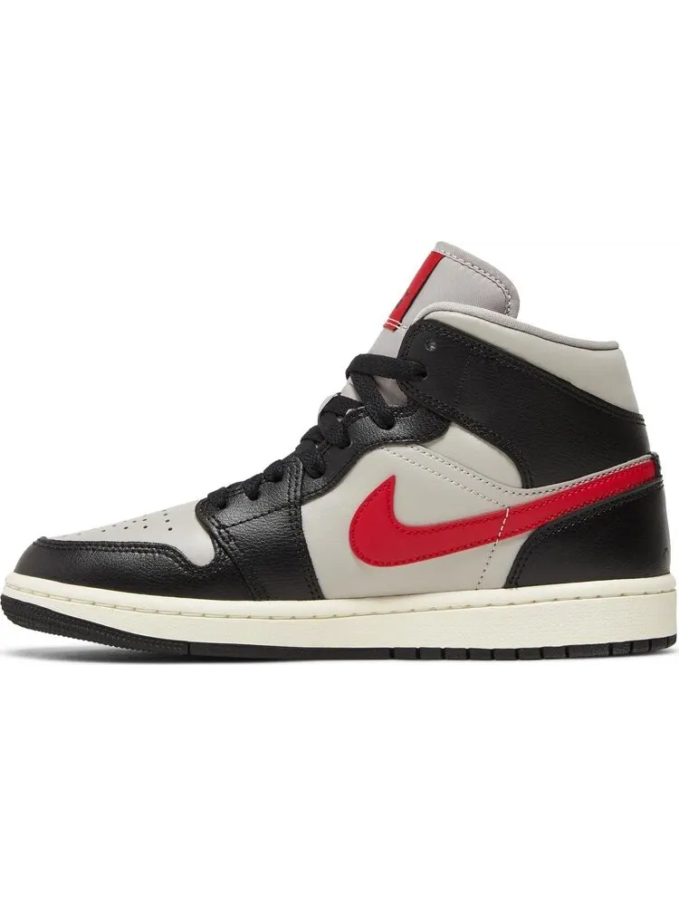 Кроссовки Wmns Air Jordan 1 Mid 'Black College Grey' — изображение 3 из 4, черный