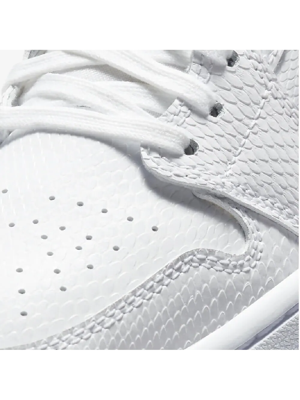 Женские кроссовки Nike Air Jordan 1 Mid — изображение 7 из 7, белый