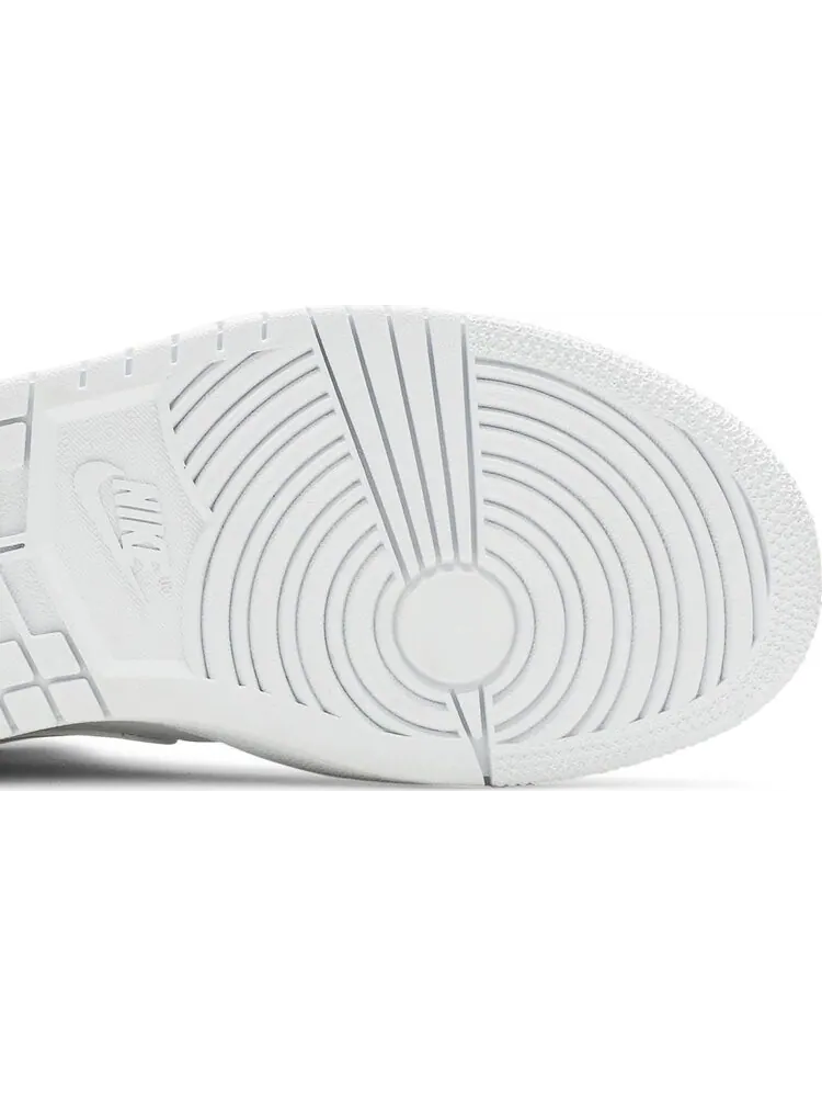 Кроссовки Wmns Air Jordan 1 Mid Patent Triple White — изображение 5 из 8, белый