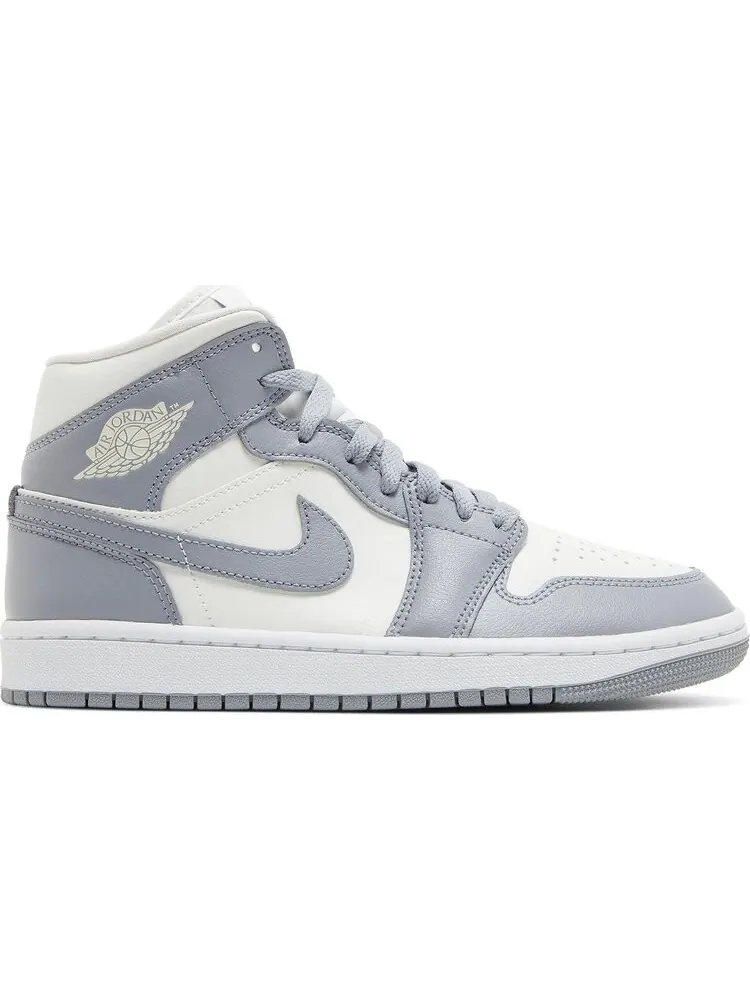 Кроссовки Wmns Air Jordan 1 Mid Stealth — изображение 1 из 8, серый