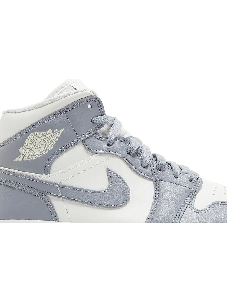 Кроссовки Wmns Air Jordan 1 Mid Stealth — изображение 2 из 8, серый